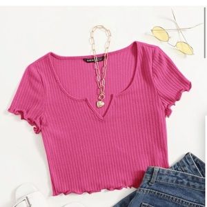 NOTCH NECK LETTUCE EDGE TEE